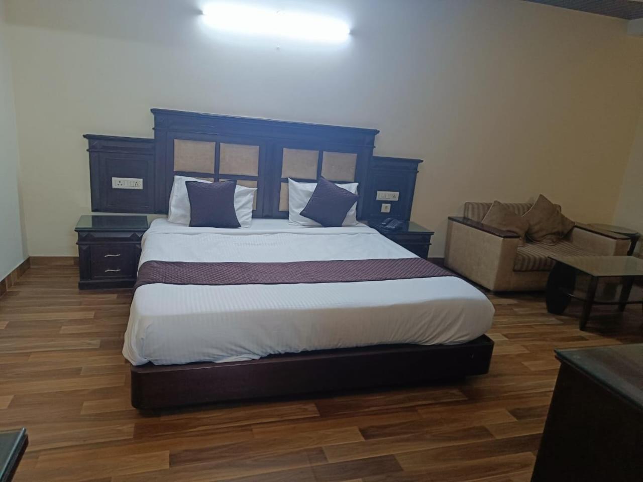 Residency Stay Inn Ню Делхи Екстериор снимка