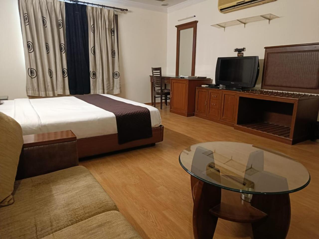 Residency Stay Inn Ню Делхи Екстериор снимка