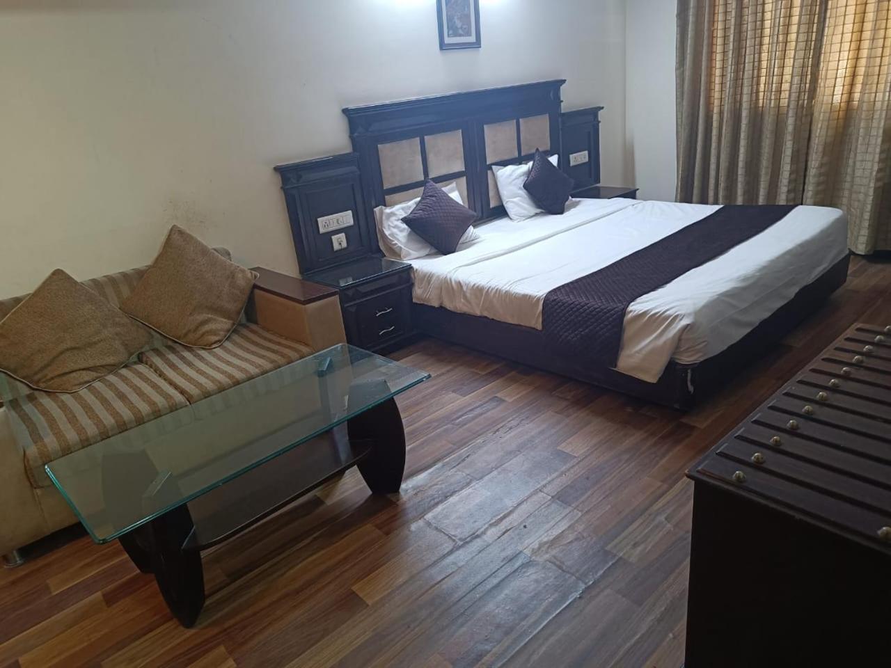 Residency Stay Inn Ню Делхи Екстериор снимка