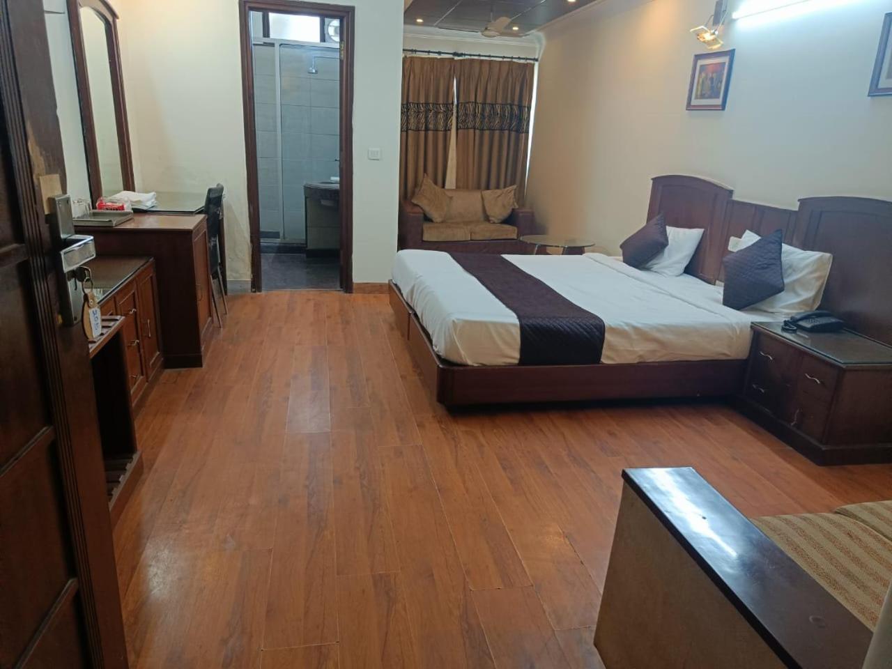 Residency Stay Inn Ню Делхи Екстериор снимка